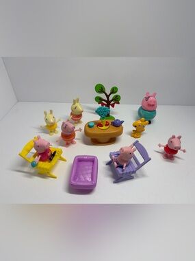 Peppa Pig Colorful Playset with Purple Chair, Pink Tub & Yellow Table